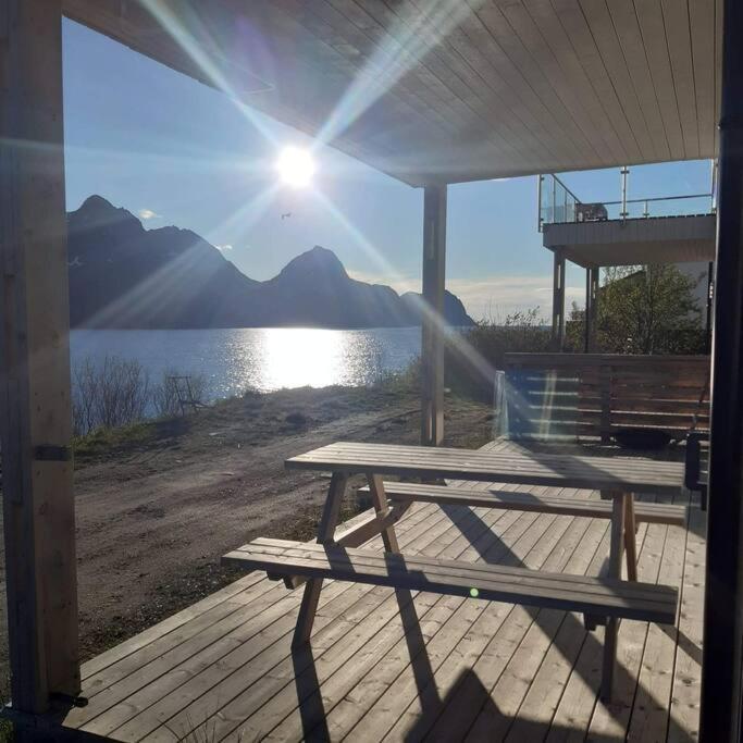 Senja, Husoy I Senja. Leilighet Med Utsikt Over Fjord Og Fjell Tofta Exterior photo