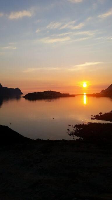 Senja, Husoy I Senja. Leilighet Med Utsikt Over Fjord Og Fjell Tofta Exterior photo